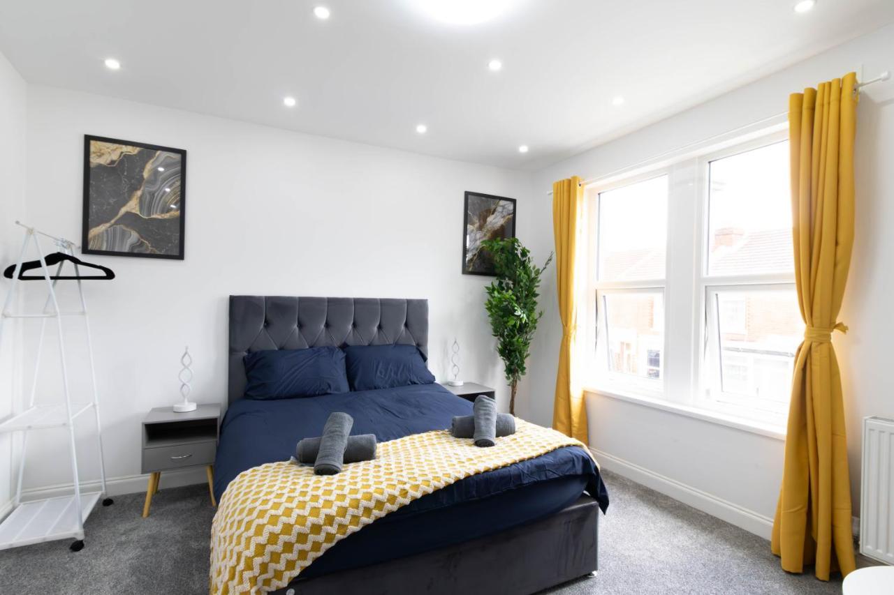 Open Mind Property - 6 Luxury Bedrooms With Free Parking بورتسماوث المظهر الخارجي الصورة